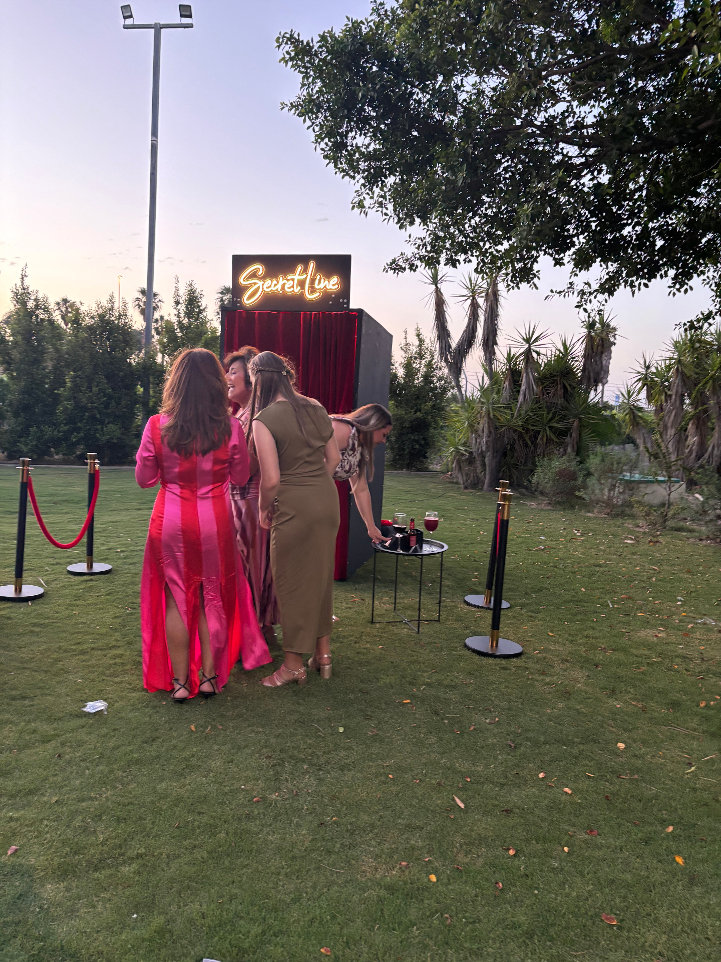 Entorno de la cabina en el jardín de cóctel